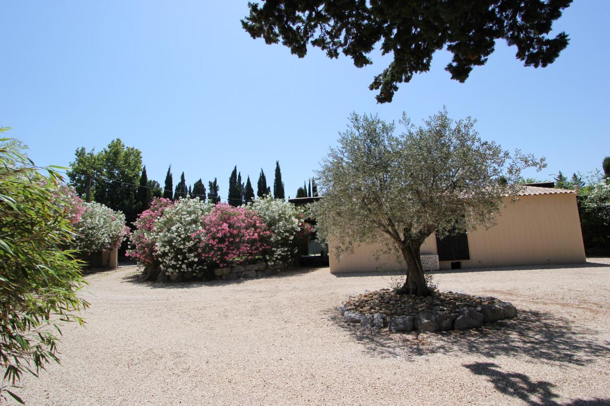 Bed and Breakfast Mas Paloma Rognonas Exterior foto
