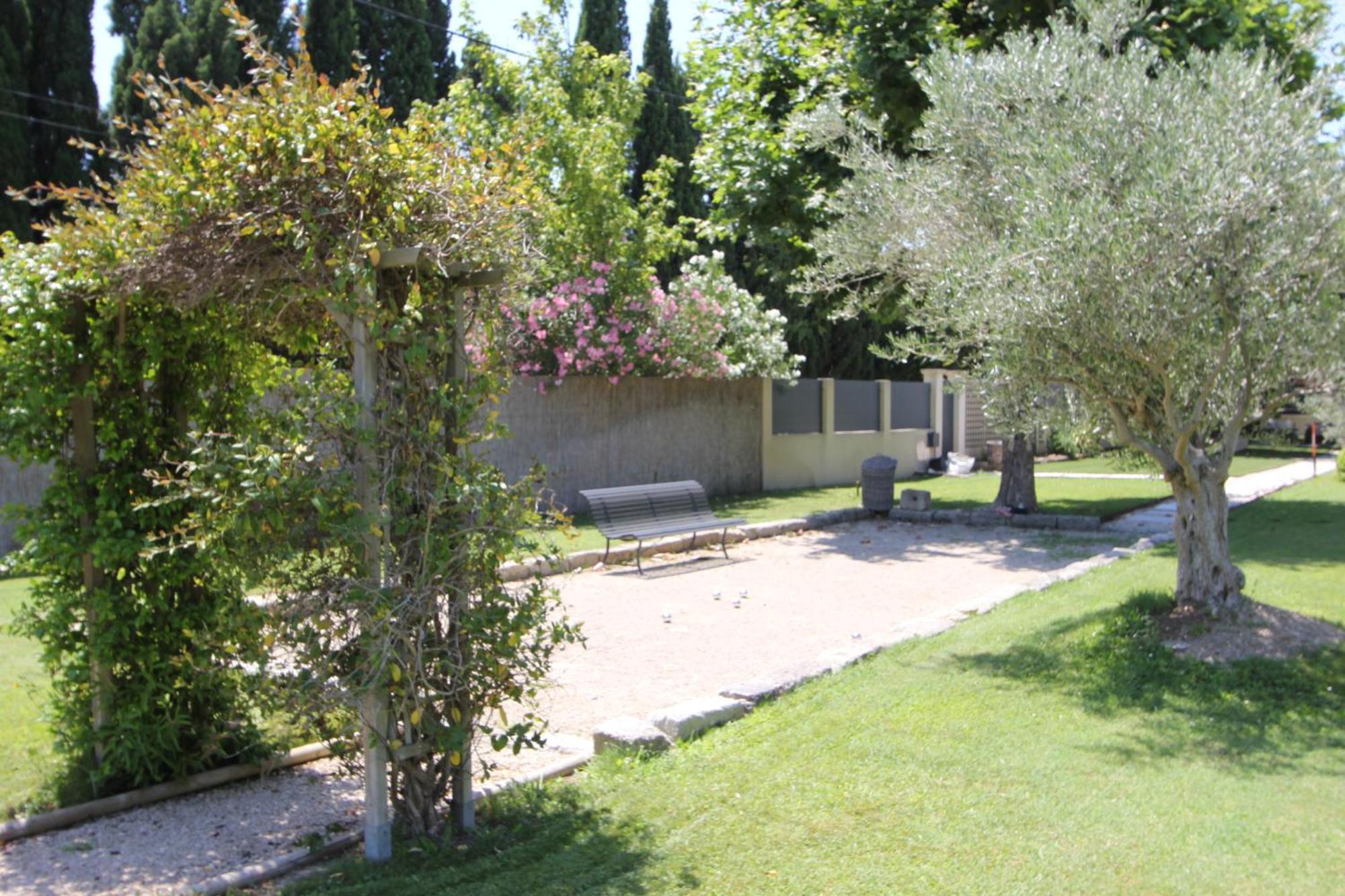 Bed and Breakfast Mas Paloma Rognonas Exterior foto